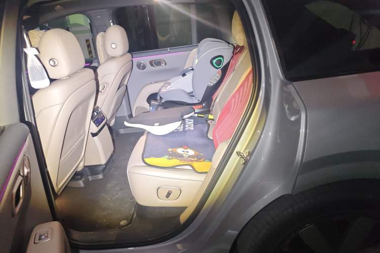 Used Li Auto i6 2025 Model Four-Wheel-Drive Standard Type
