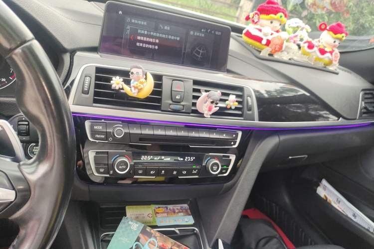 Used BMW 3 Series GT 2019 320i M Sport Night Edition Audio And AC Panel