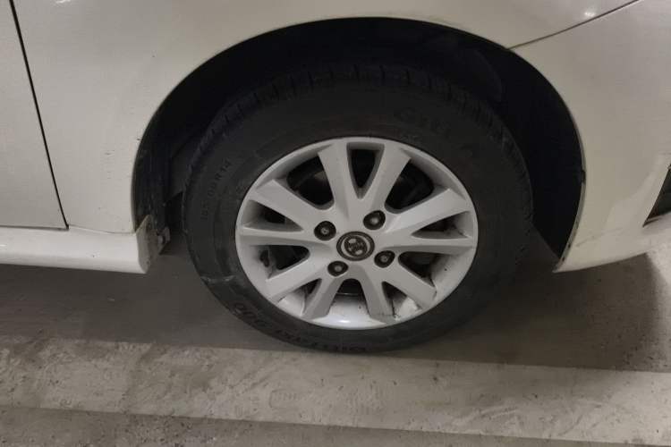 Used BAIC E Series 2013 Sedan 1.5L Automatic Lotte Edition Right Front Wheel Hub