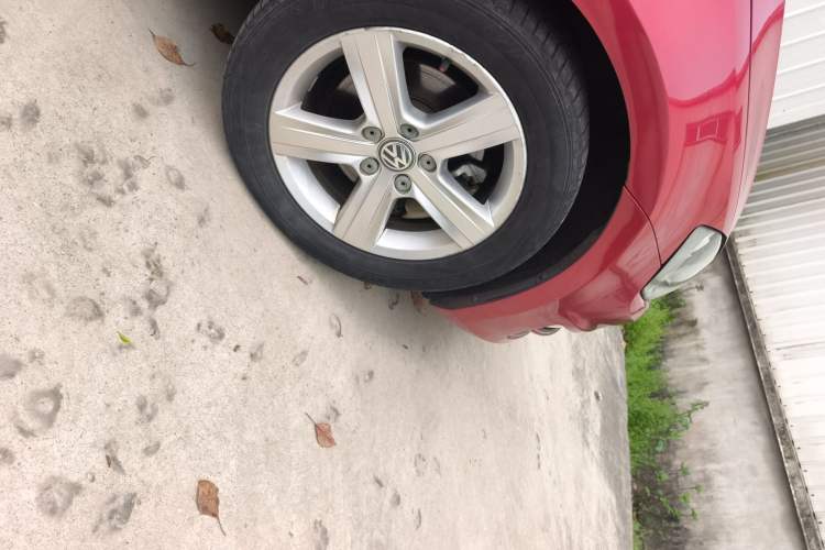 Used Volkswagen Golf 2014 1.4TSI Automatic Comfort Model Right Front Wheel Hub