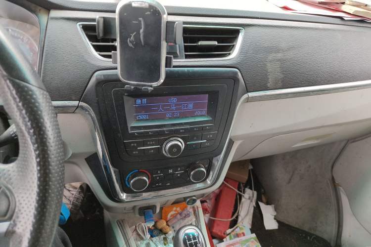 Used Jinbei New Hiace X30L 2021 1.5L Business Central Air-Conditioned Van China VI Standard SWC15M Audio And AC Panel