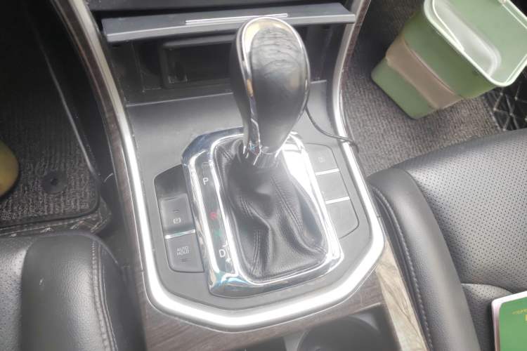 Used CHANGAN Raeton 2014 1.8T Automatic Prestige Anniversary Edition China V Standard Gear Lever