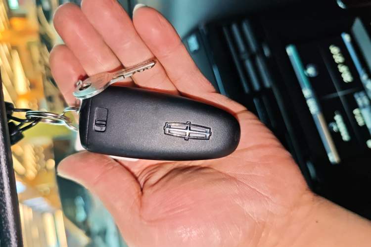 Used Lincoln Navigator 2016 3.5T AWD Vehicle Key