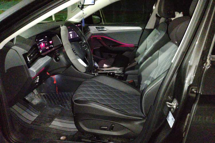 Used Volkswagen Sagitar 2023 300TSI DSG Excellence Edition Left Front Seat