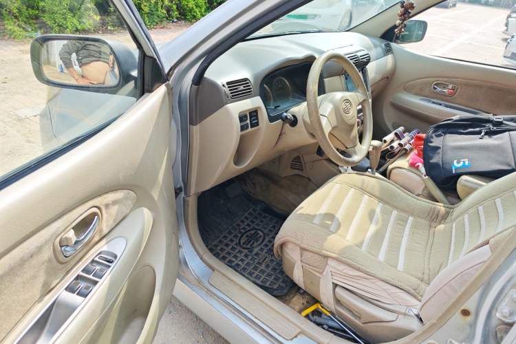 Used FAW Senya M80 2009 1.5L Automatic 5-Seater Luxury Version Driver Seat