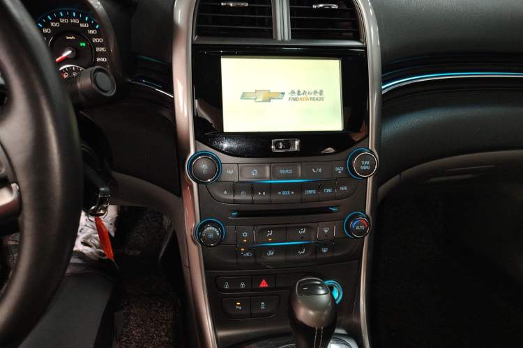 Used Chevrolet Malibu 2013 2.0L Automatic Luxury Edition Audio And AC Panel