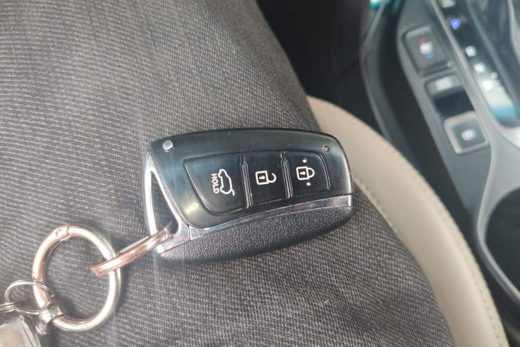 Used Hyundai Santa Fe 2013 2.4L Automatic 4x4 Prestige Edition Vehicle Key