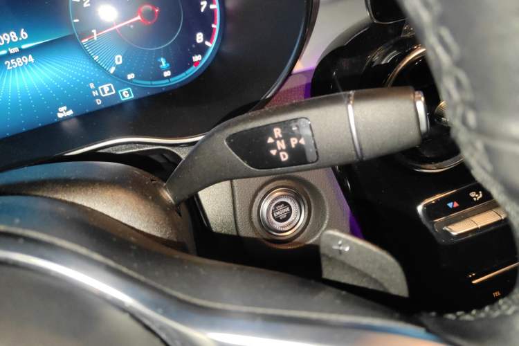 Used Mercedes-Benz GLC Coupe 2023 GLC 260 4MATIC Coupe SUV Gear Lever