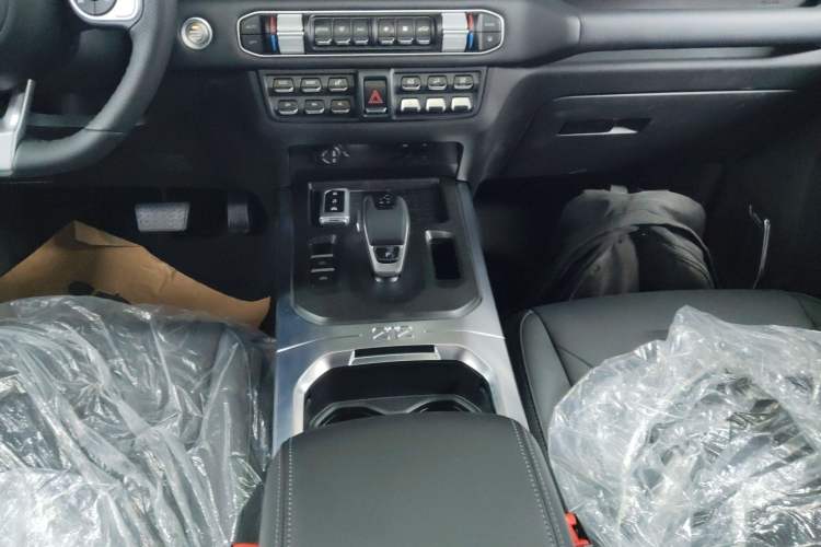 Used 212 T01 2024 2.0T Explorer