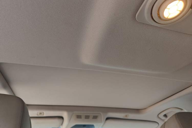 Used BMW 5 Series 2011 528Li Leading Model
