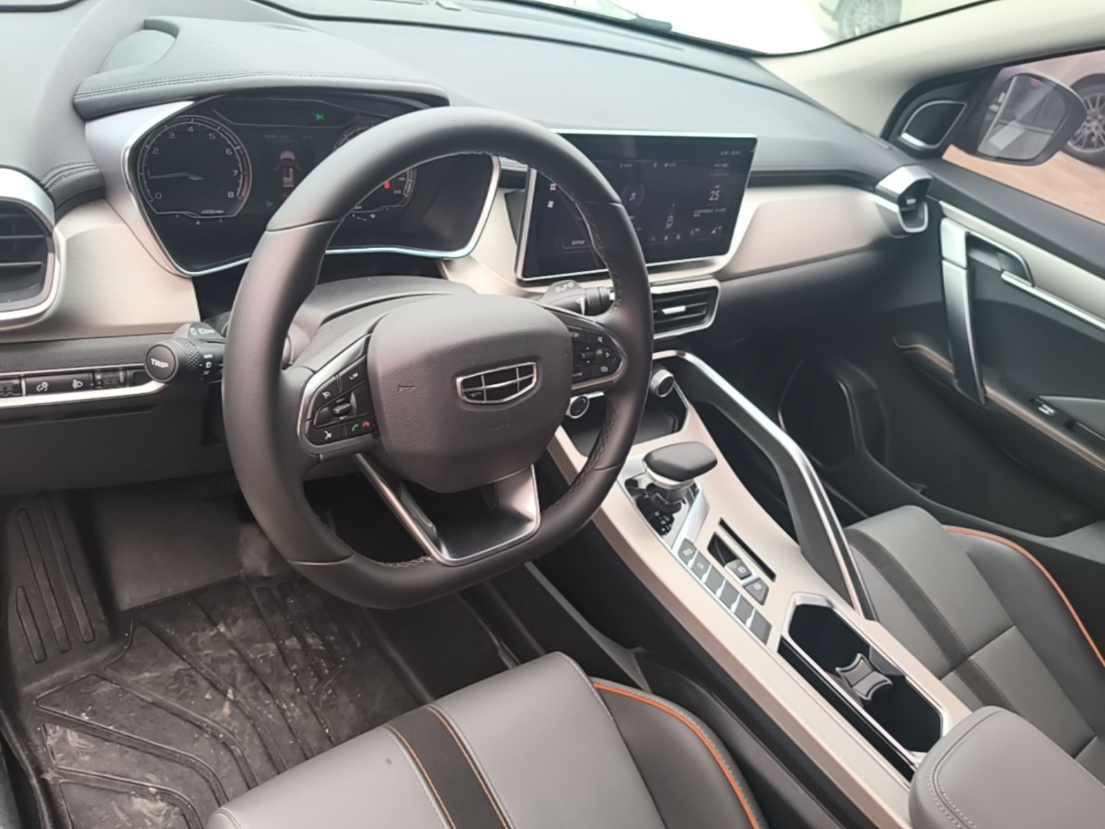 Geely Auto Coolray 2023 1.5T DCT Platinum Edition — снимка 14