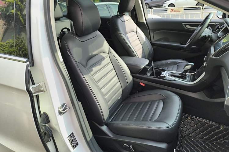 Used Ford Edge 2018 EcoBoost 245 Two-Wheel-Drive Platinum Edition 7-Seater China V Emission Standard Right Front Seat