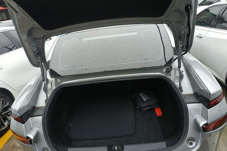 Used XPeng P7 2022 586G Trunk