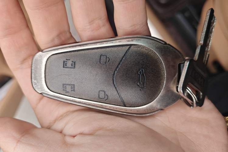 Used VOYAH Dream 2025 PHEV Four-Wheel Drive Prestige Kunpeng Edition Vehicle Key