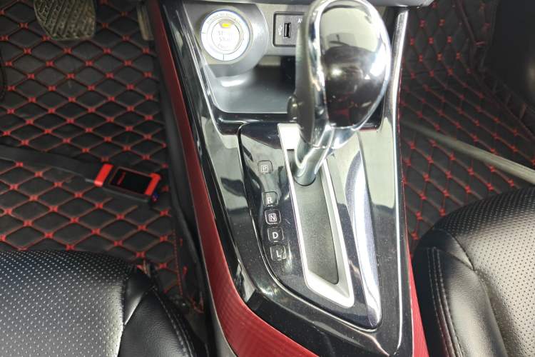 Used Nissan Lannia 2016 1.6L CVT Smart Cool Edition Gear Lever