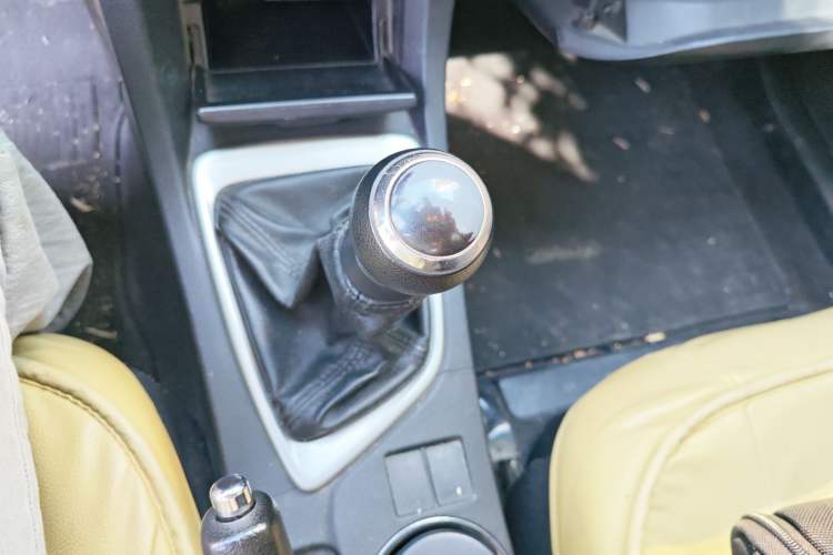 Used Toyota Corolla 2017 Revised Version 1.6L Manual GL Gear Lever