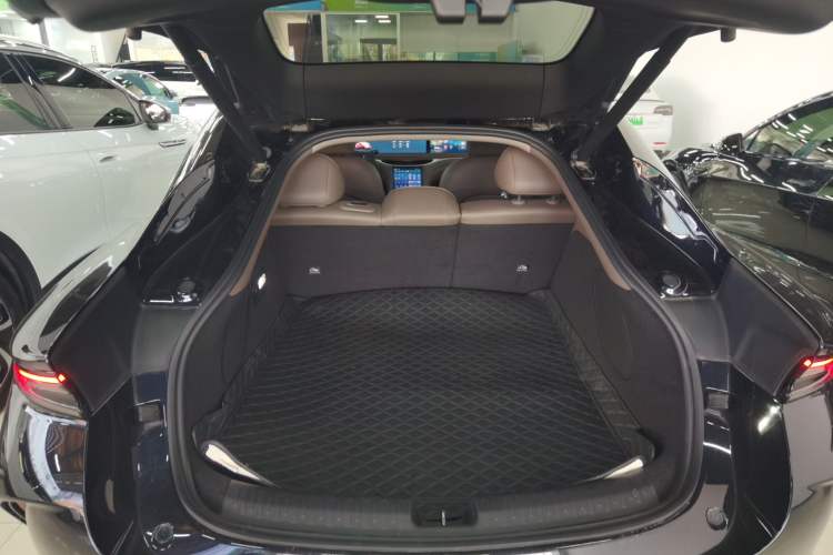 Used IM L6 2025 Ultra Model Trunk