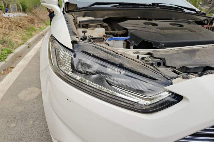 Used Ford Mondeo 2013 2.0L GTDi 200 Luxury Model Right Front Headlight