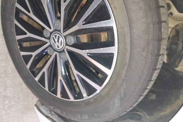 Used Volkswagen Sagitar 2019 280TSI DSG Comfort Version China VI Standard Right Front Wheel Hub