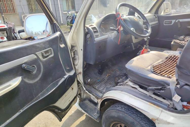 Used Golden Dragon Hiace New Energy 2017 XML5036XXYEVW0 Pure Electric Van Driver Seat