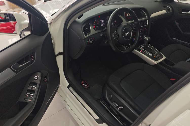 Used Audi A4L 2013 35 TFSI Automatic Standard Model
