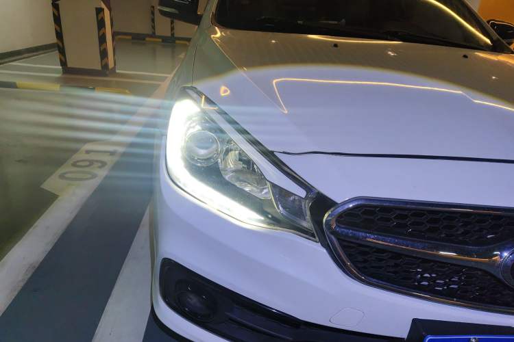 Used Soueast V5 Lingzhi 2017 1.5L CVT New Yiyi Model Right Front Headlight