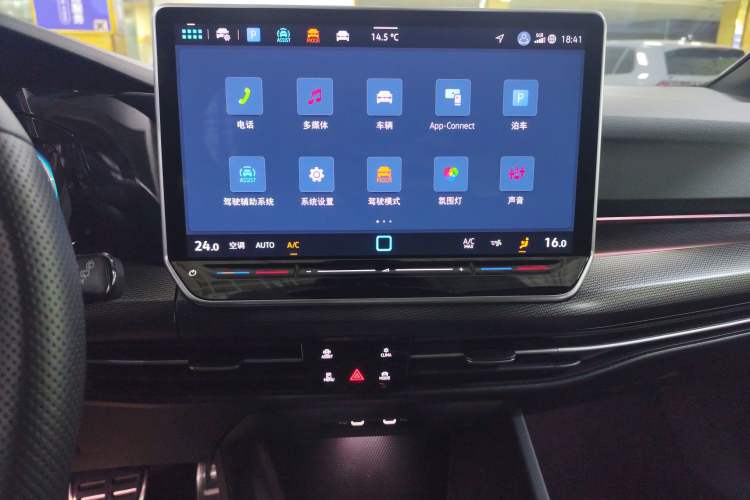 Used Volkswagen Golf 2025 300TSI R-Line
