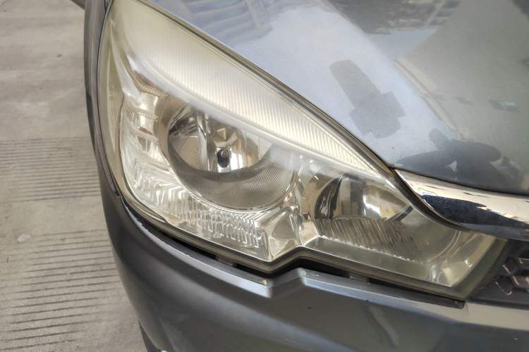 Used Soueast V3 Lingyue 2011 1.5L Manual Deluxe Edition Right Front Headlight