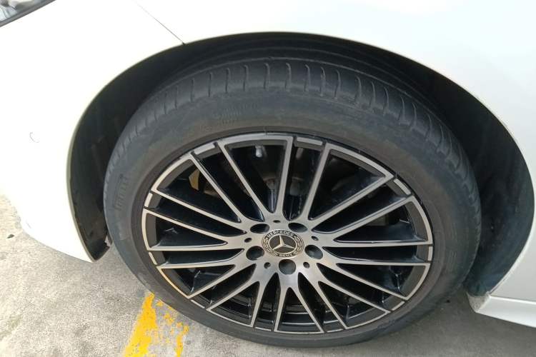 Used Mercedes-Benz C-Class 2023 Restyled C 260 L Sport Edition Left Front Wheel Hub