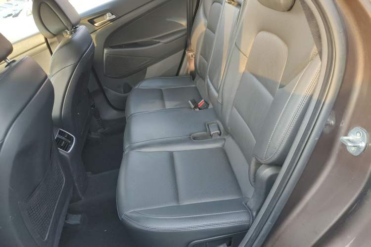 Used Hyundai Tucson 2018 1.6T Dual-Clutch Two-Wheel Drive 15th Anniversary Special Edition