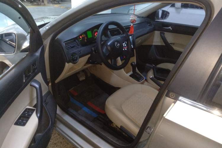 Used Skoda Rapid 2013 1.6L Automatic Smart Selection Model