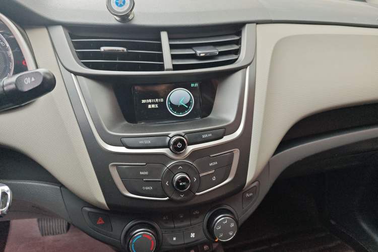 Used Chevrolet Sail 2015 Sail 3 1.5L AMT Happiness Sunroof Edition
