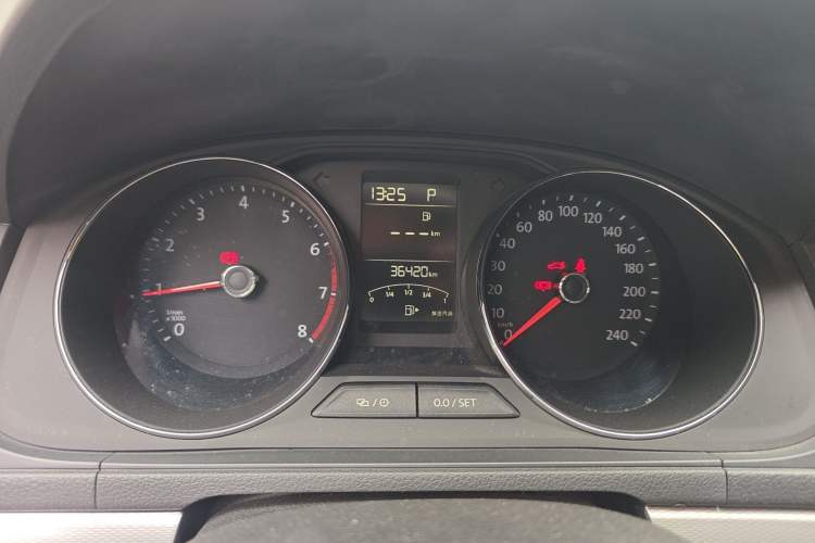 Used Volkswagen Gran Lavida 2015 1.6L Automatic Comfort Edition Instrument Cluster
