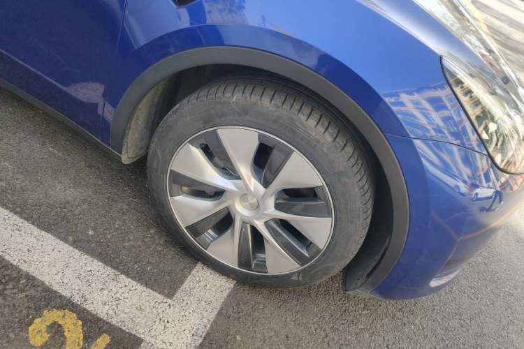 Used Tesla Model Y 2022 Revised Version Rear-Wheel Drive Right Front Wheel Hub