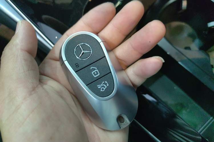 Used Mercedes-Benz C-Class 2024 Facelift C 260 L Night Edition Sport Version Vehicle Key