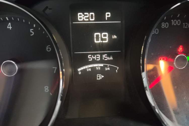 Used Volkswagen Gran Lavida 2015 1.6L Automatic Comfort Edition Odometer Close Up