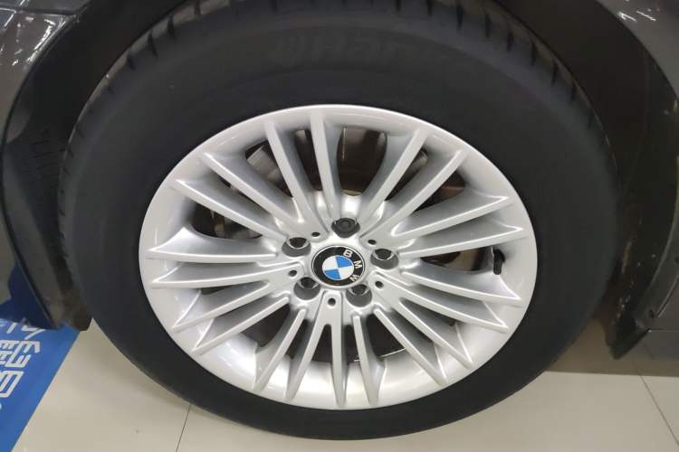 Used BMW 5 Series 2014 525Li Leading Model