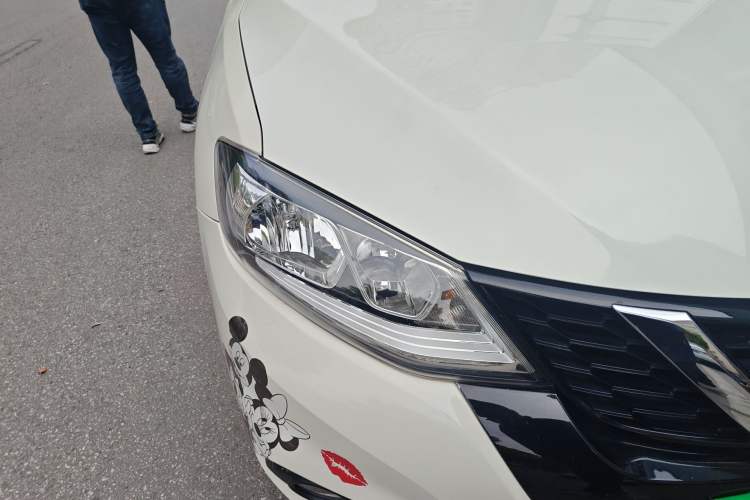 Used Nissan Tiida 2016 1.6L CVT Cool Dynamic Edition Right Front Headlight