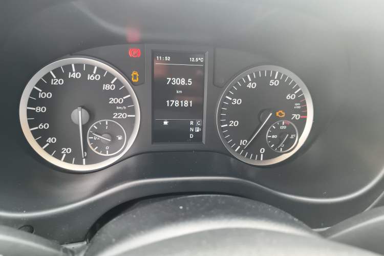 Used Mercedes-Benz Vito 2018 2.0T Business Version China VI Emission Standard