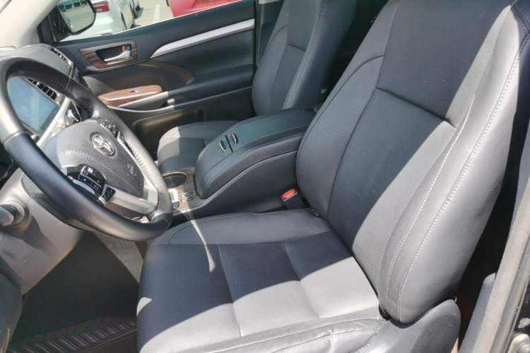 Used Toyota Highlander 2018 2.0T Four-Wheel Drive Luxury Edition 7 Seats China V Emission Standard

