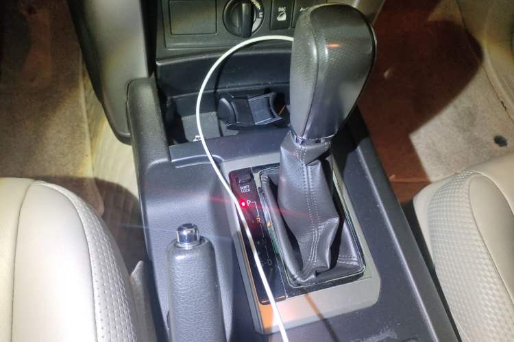 Used Toyota Prado 2010 4.0L Automatic TX-L Gear Lever