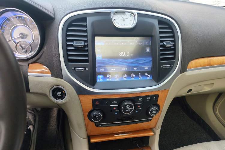 Used Chrysler 300C 2013 3.6L Luxury Edition
