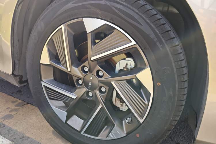 Used AION S Plus 2025 Comfort Version 53.241 kWh Right Front Wheel Hub