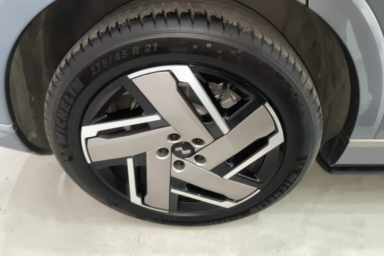 Used ONVO Luxeed L90 2025 Model—Ultra Six-Seater Version