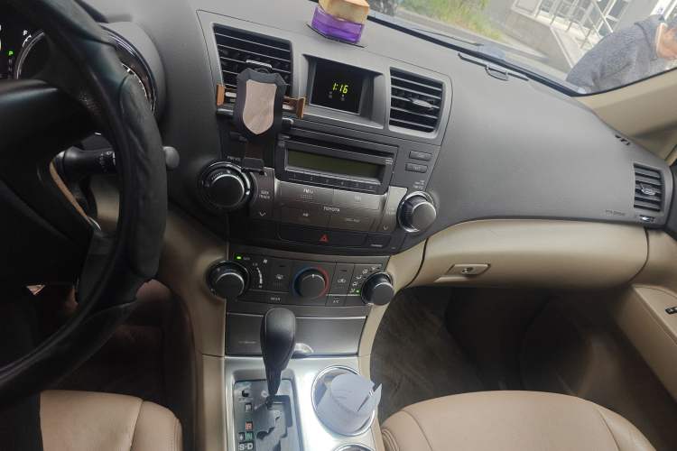 Used Toyota Highlander 2012 2.7L Two-Wheel Drive 7-Seater Elite Edition