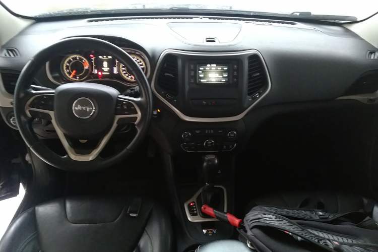 Used Jeep Cherokee 2016 2.4L Leading Edition Center Console