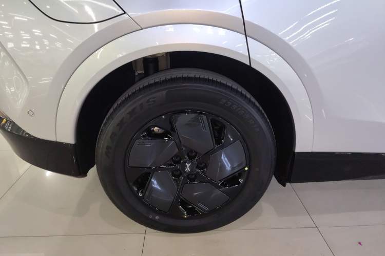 Used XPeng G6 2025 625 Long-Range Max Tech Edition Exterior 8