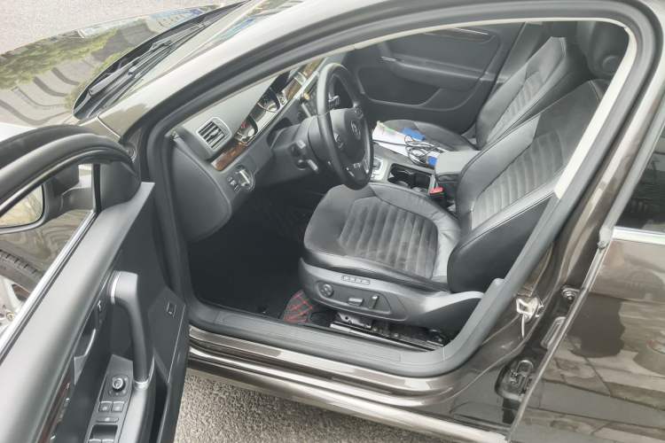 Used Volkswagen Magotan 2012 Travel Edition 2.0 TSI Comfort Version
