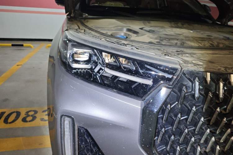 Used Bestune T99 2020 20TD Automatic Premium Edition Right Front Headlight