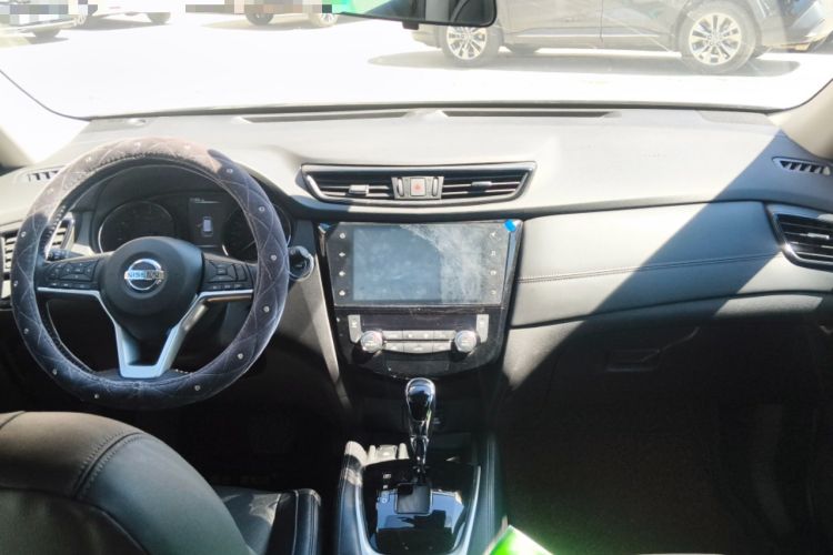 Used Nissan X-Trail 2019 2.0L CVT Smart Connect Comfort Edition 2WD Center Console